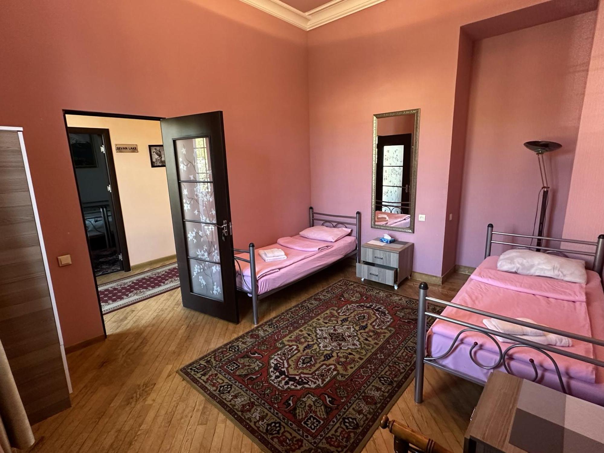 Хостел Bridge House Yerevan Armenia Экстерьер фото