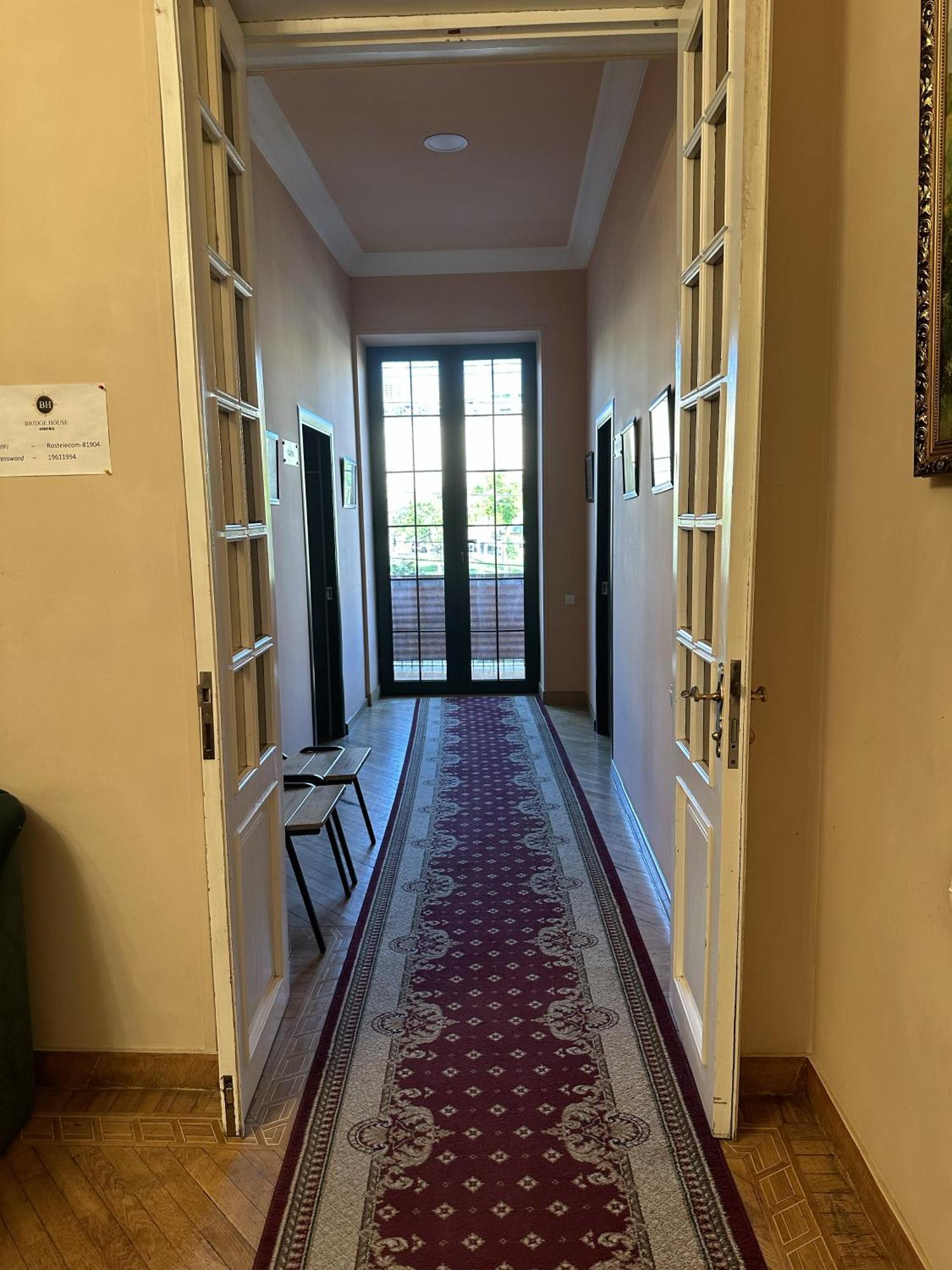 Хостел Bridge House Yerevan Armenia Экстерьер фото